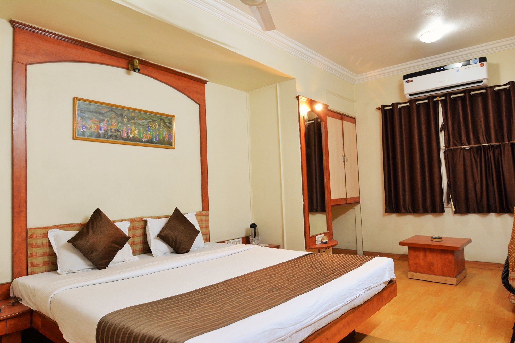 Hotel Sahaj Palace Ahmedabad Exterior foto